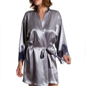 NWT  in bloom Nicole Satin Wrap ML
